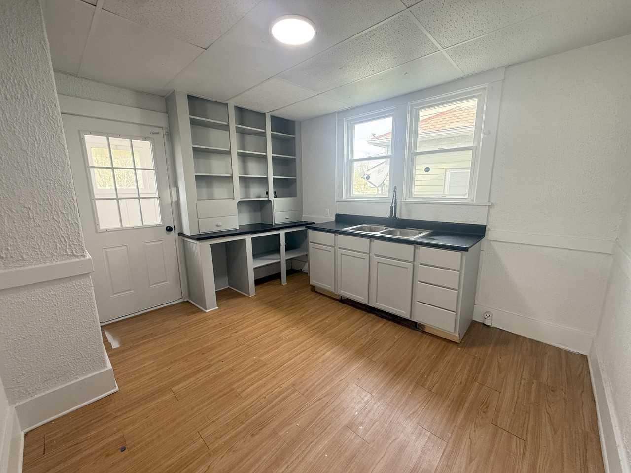 726 Baldwin Ave - Photo 4 of 11