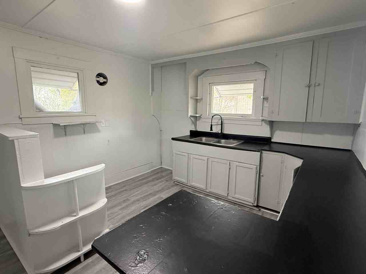 307 Andrew St - Photo 3 of 7