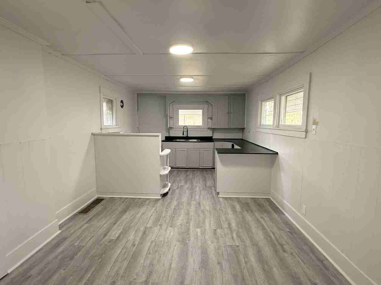 307 Andrew St - Photo 4 of 7