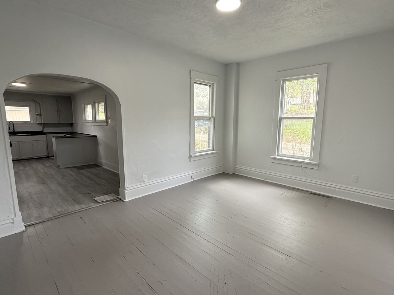 307 Andrew St - Photo 5 of 7