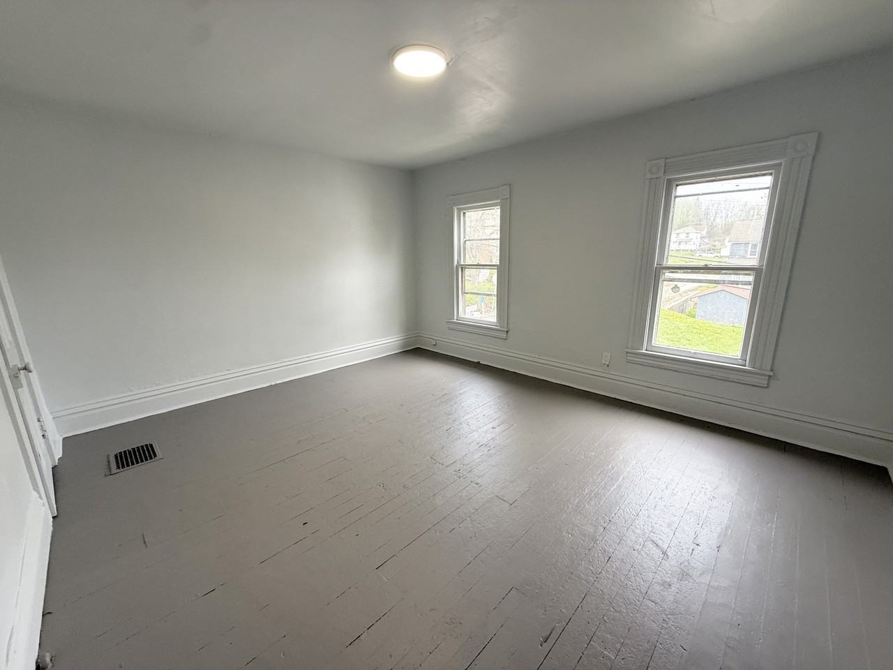 307 Andrew St - Photo 6 of 7