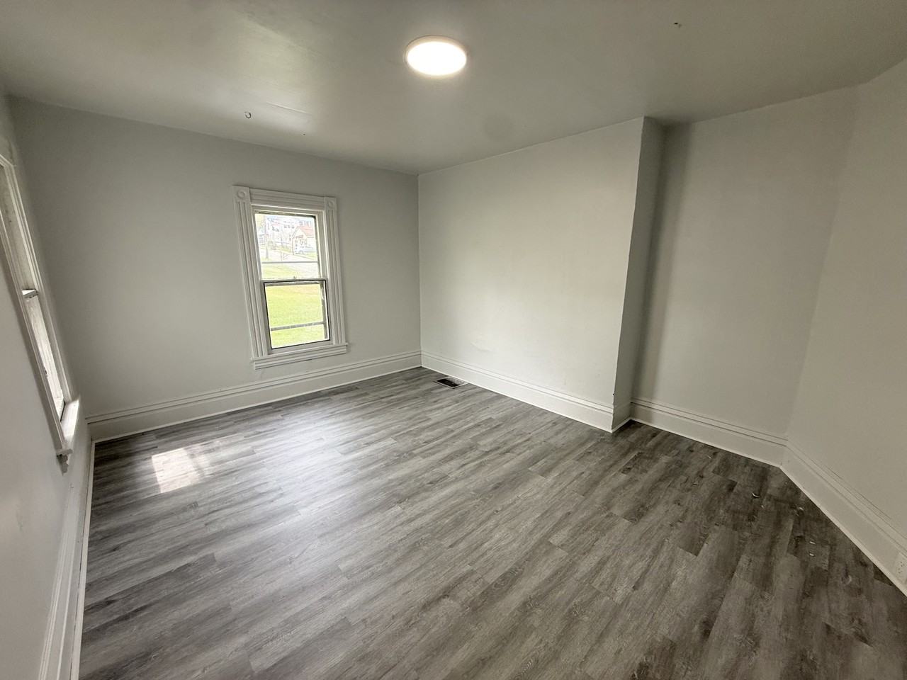 307 Andrew St - Photo 7 of 7