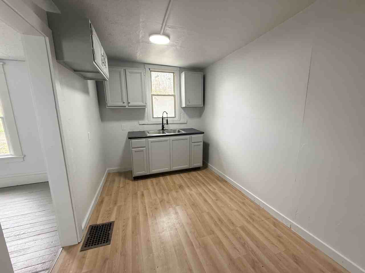 422 Prospect St - Photo 2 of 10