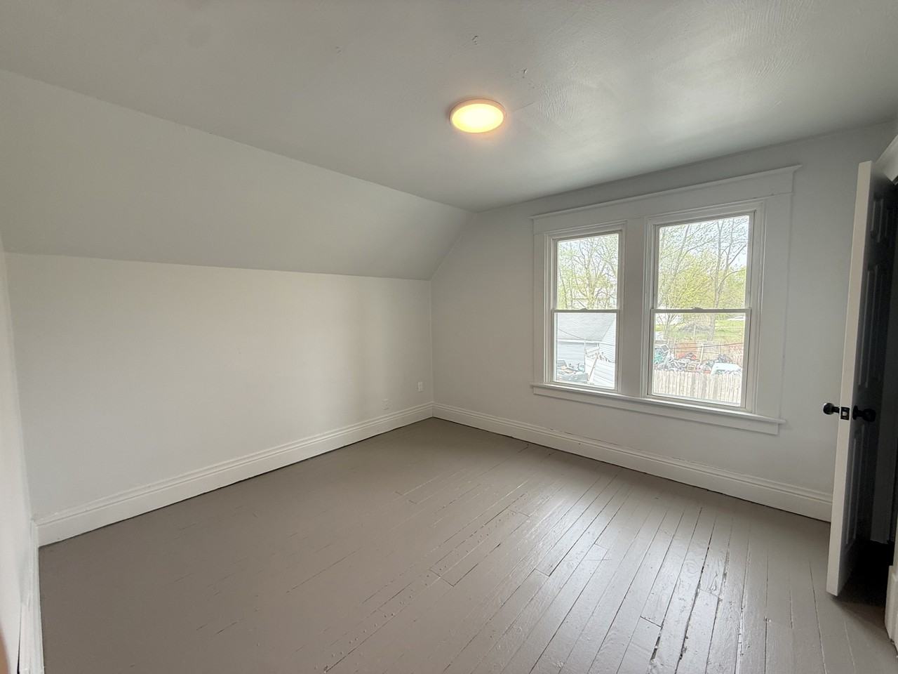 422 Prospect St - Photo 5 of 10