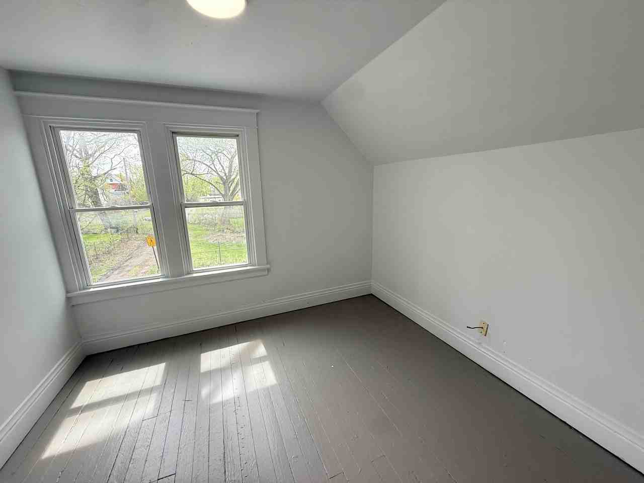 422 Prospect St - Photo 6 of 10