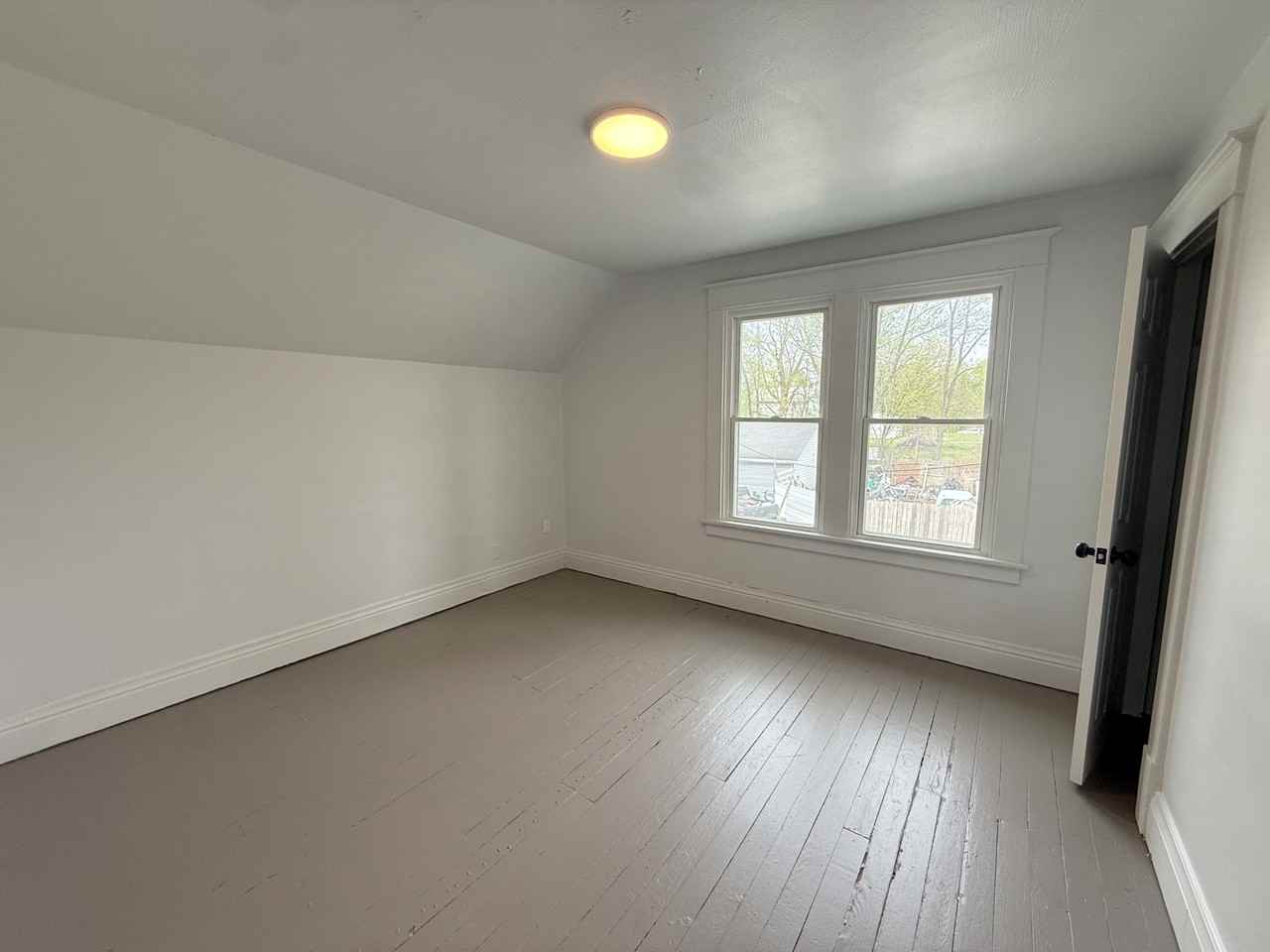 422 Prospect St - Photo 7 of 10