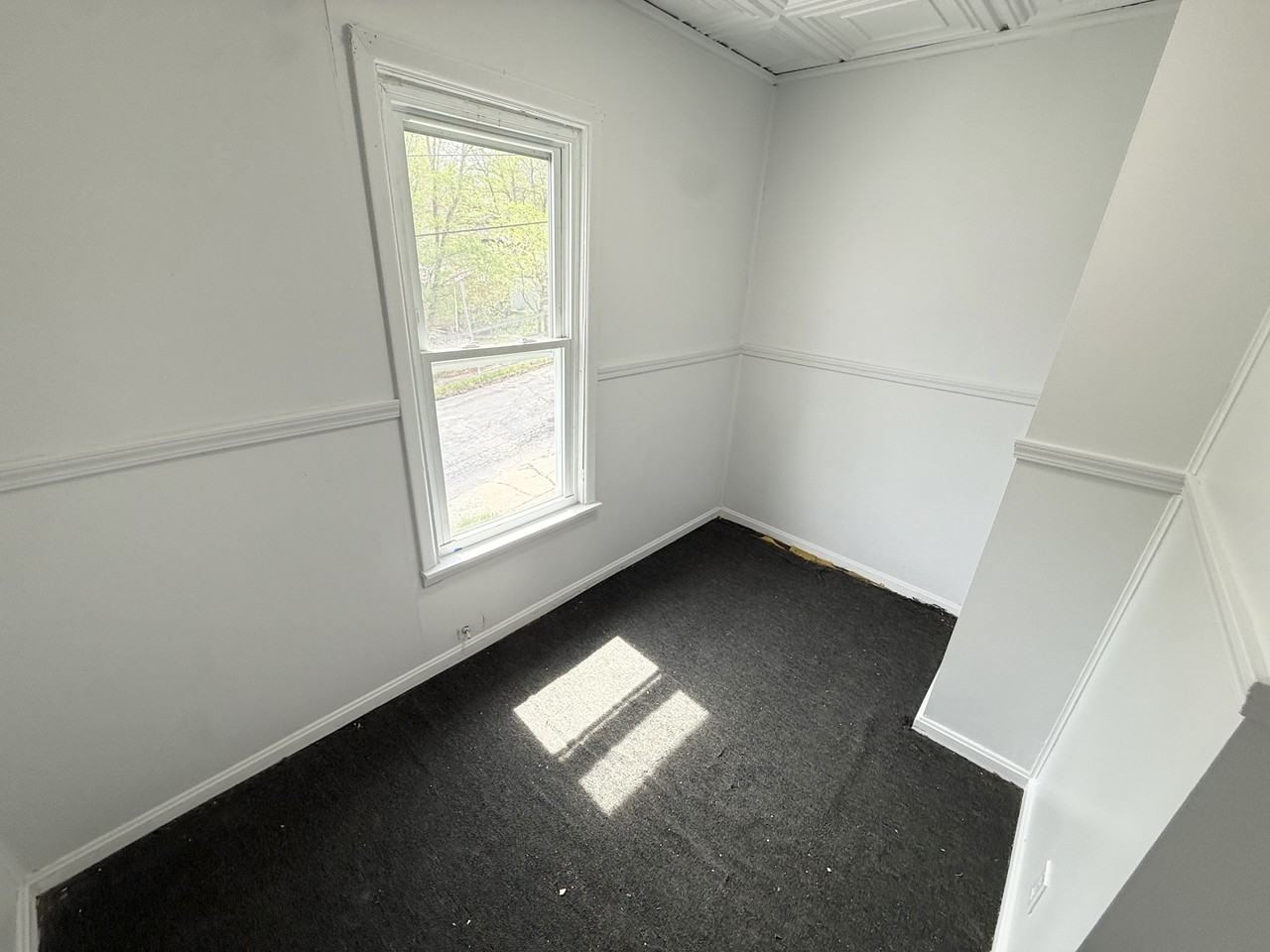 358 Russell St - Photo 6 of 7