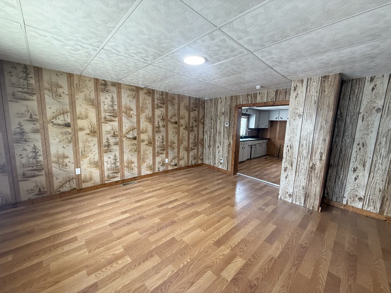 754 N Sharpsville Ave - Photo 2 of 10