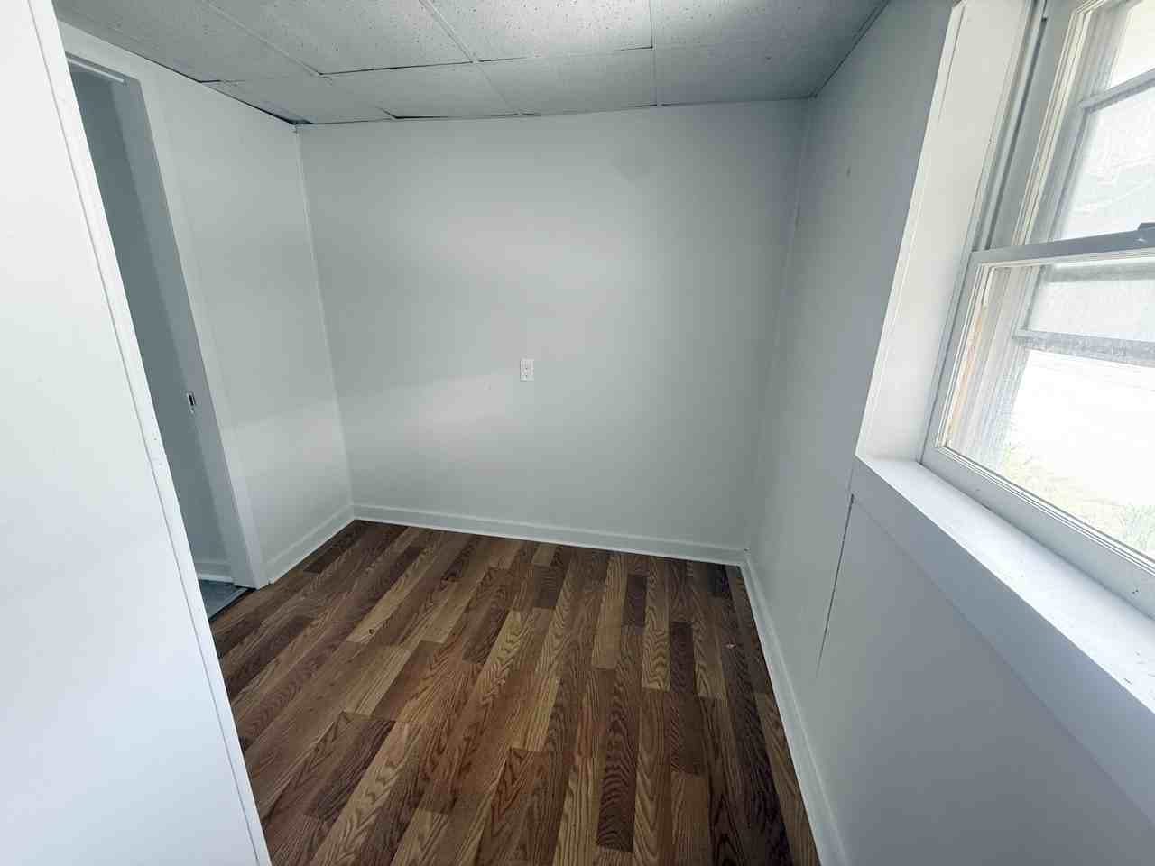 754 N Sharpsville Ave - Photo 5 of 10