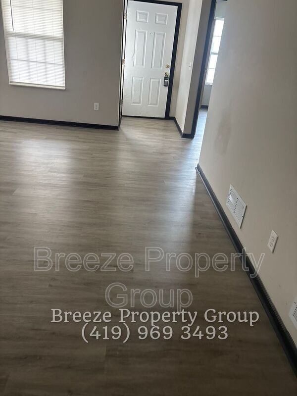 2983 Megan Cir - Photo 2 of 18