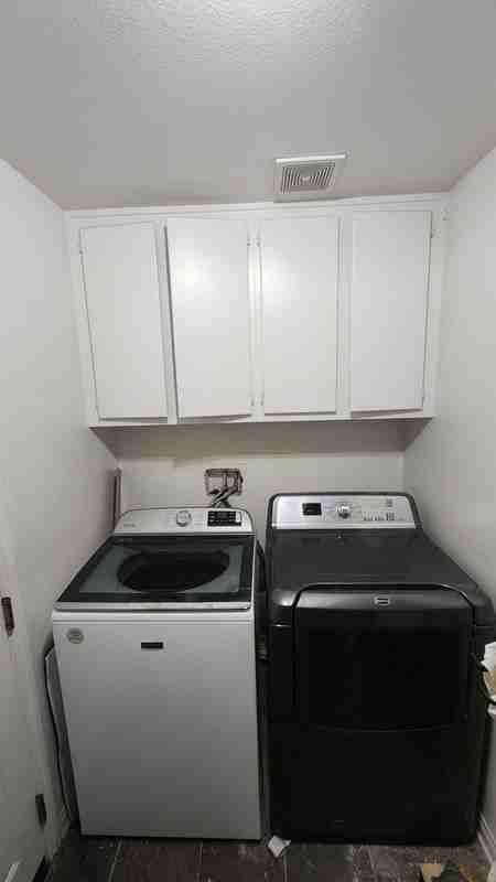 4009 Stable Dr - Photo 2 of 9