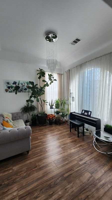 4009 Stable Dr - Photo 4 of 9