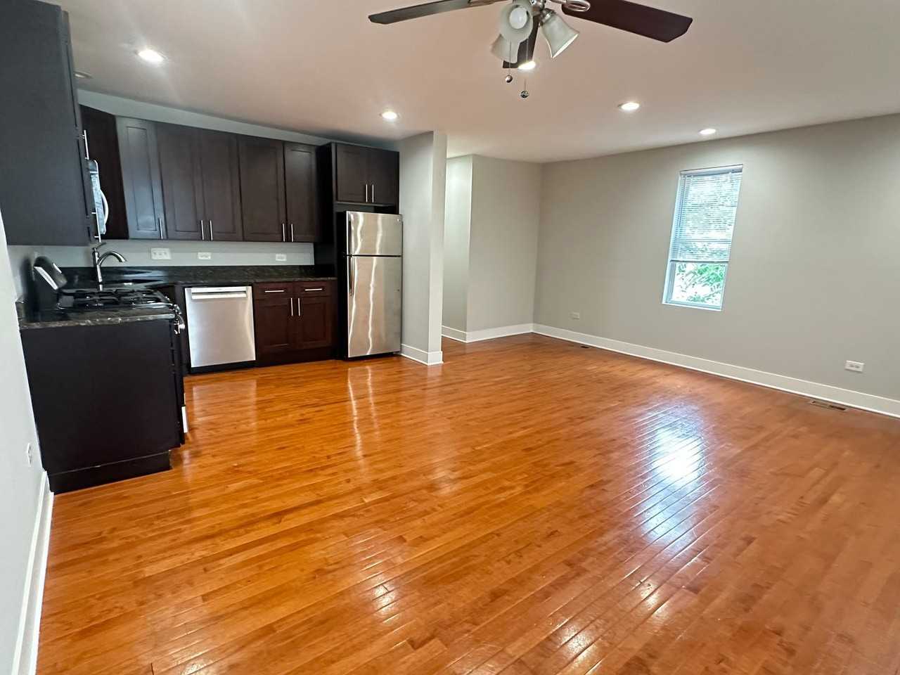 1007 - Photo 2 of 26