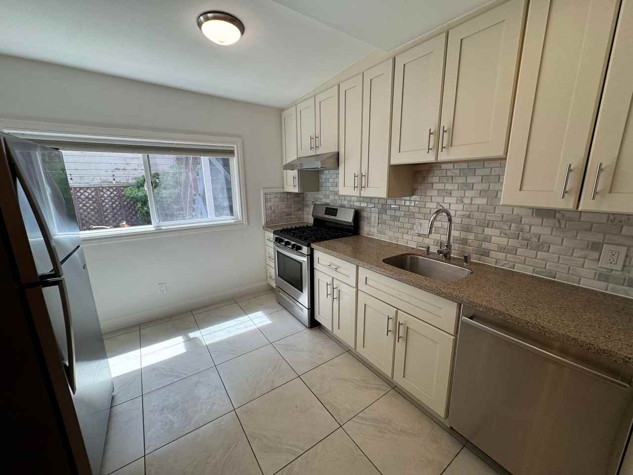 2713 Sutter St - Photo 4 of 13