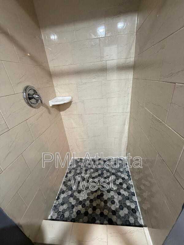 1500 Avon Ave Sw - Photo 3 of 8