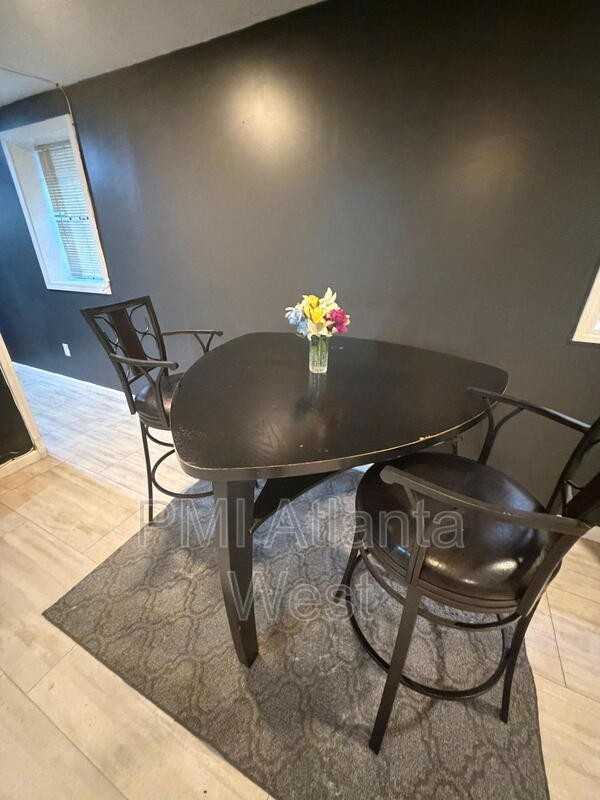 1500 Avon Ave Sw - Photo 5 of 8