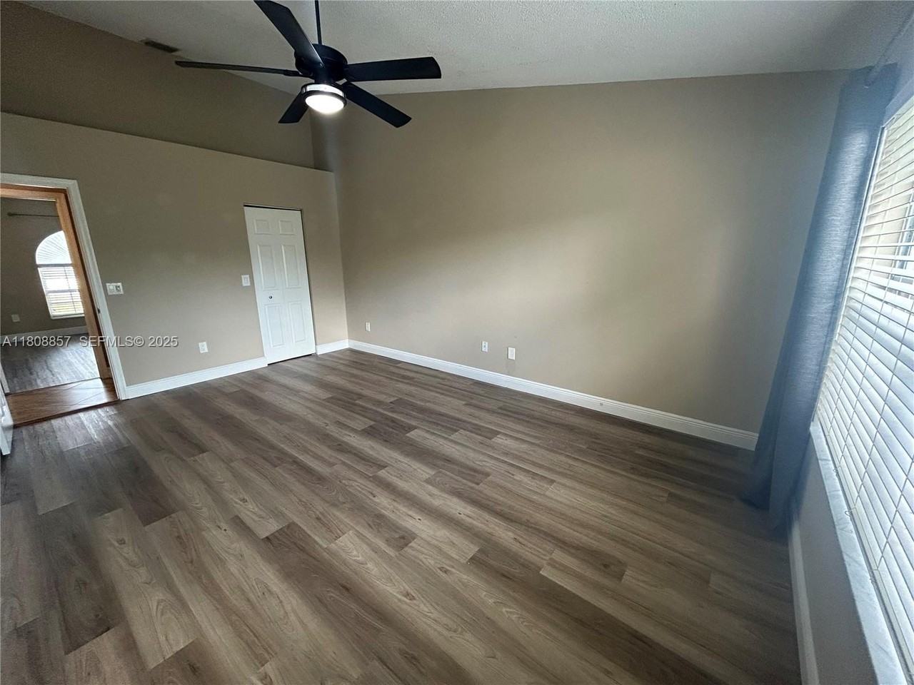 9721 Southwest 15th Drive - Photo 6 of 22