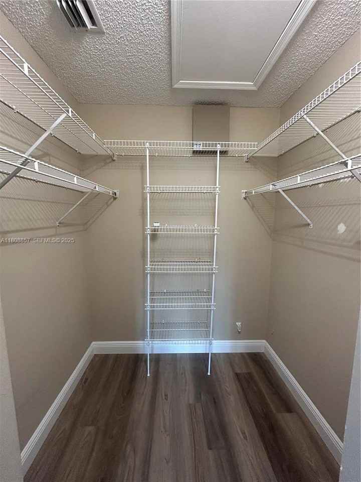 9721 Southwest 15th Drive - Photo 7 of 22