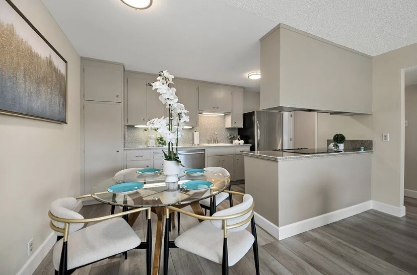 1458 Hudson St #211 - Photo 5 of 14