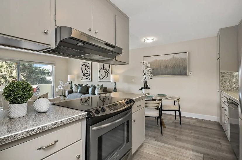 1458 Hudson St #211 - Photo 6 of 14