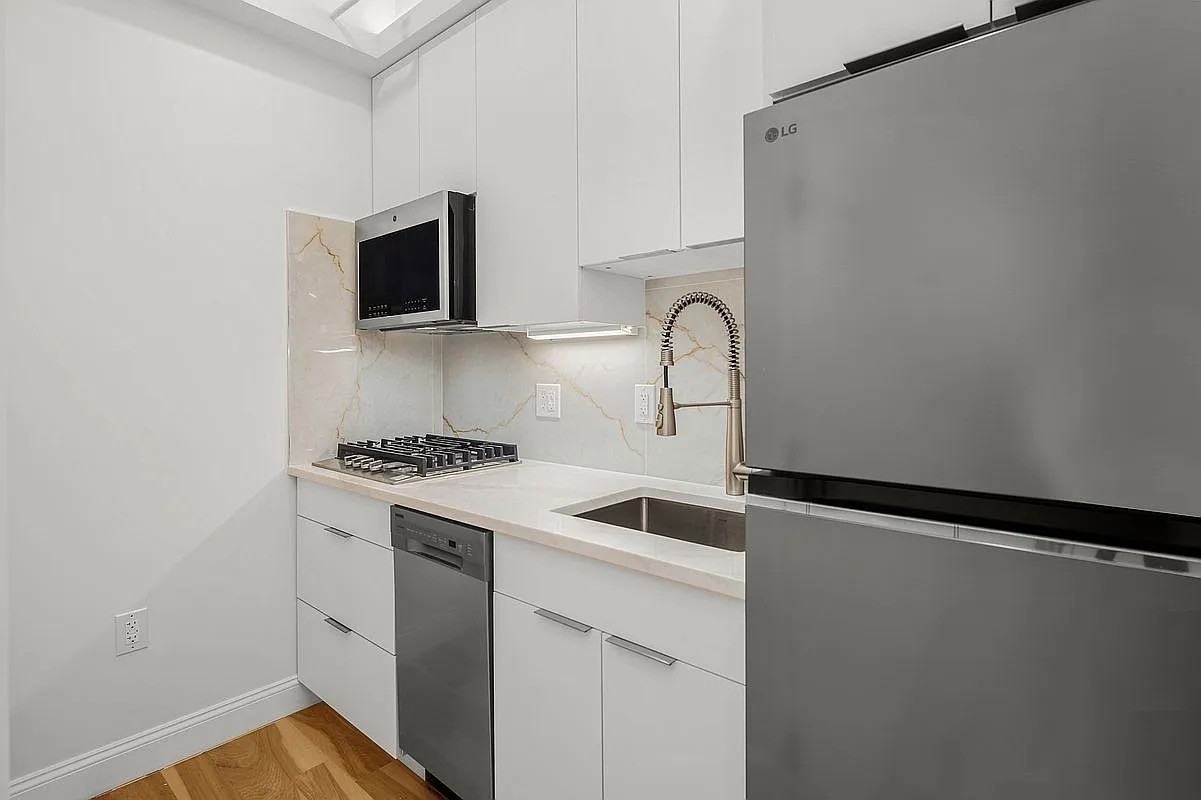 307 Prospect Pl - Photo 4 of 6