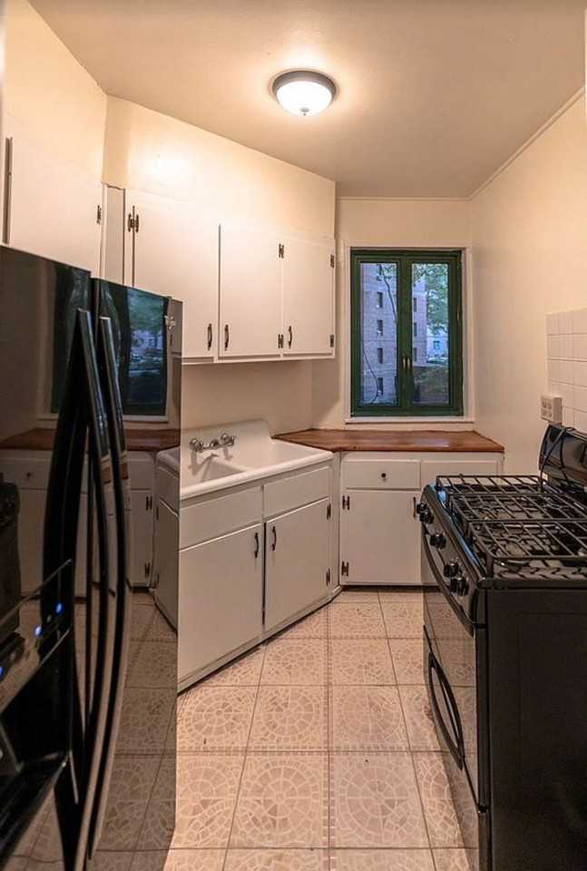 24 Metropolitan Oval #6555 - Photo 3 of 5