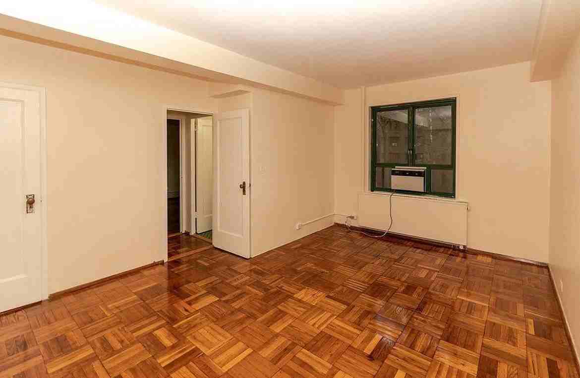 24 Metropolitan Oval #6555 - Photo 4 of 5