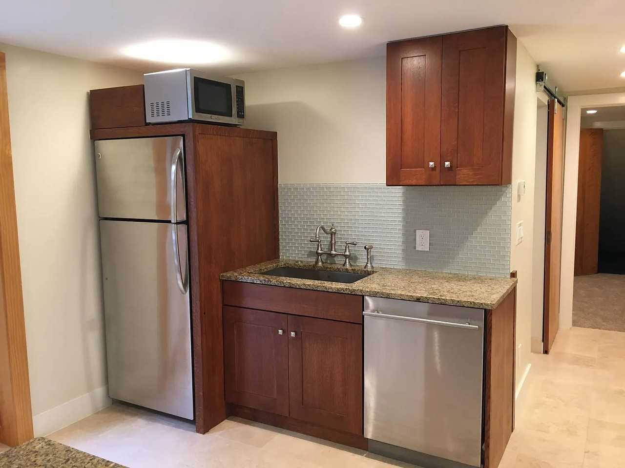 300 19th St - Photo 2 of 9