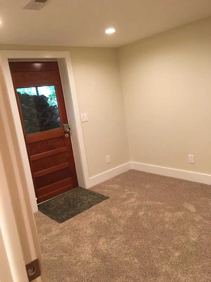 300 19th St - Photo 7 of 9