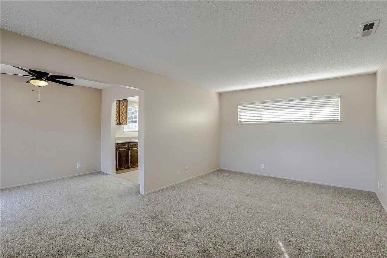 2044 Mcdaniel Ave - Photo 3 of 10