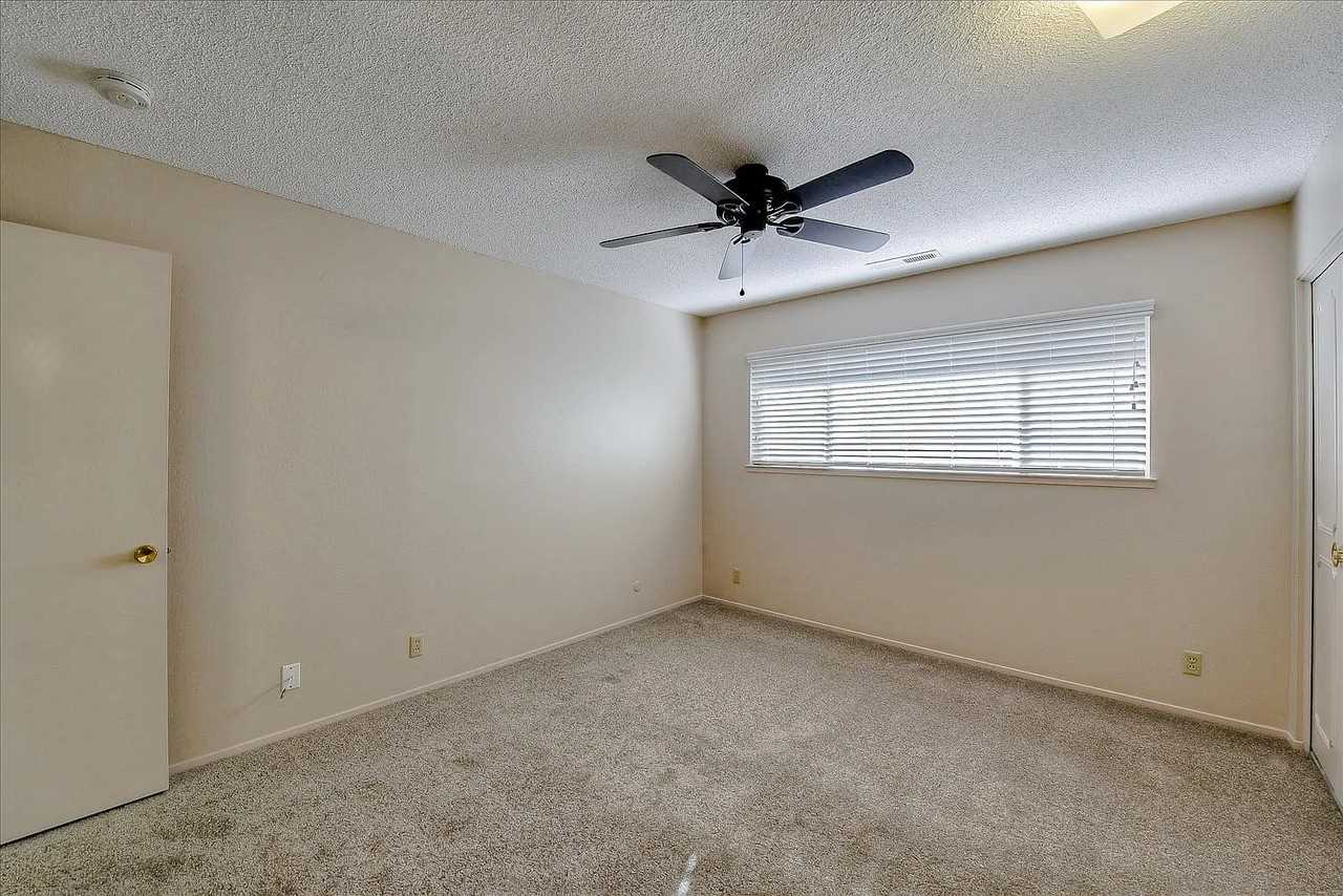 2044 Mcdaniel Ave - Photo 6 of 10