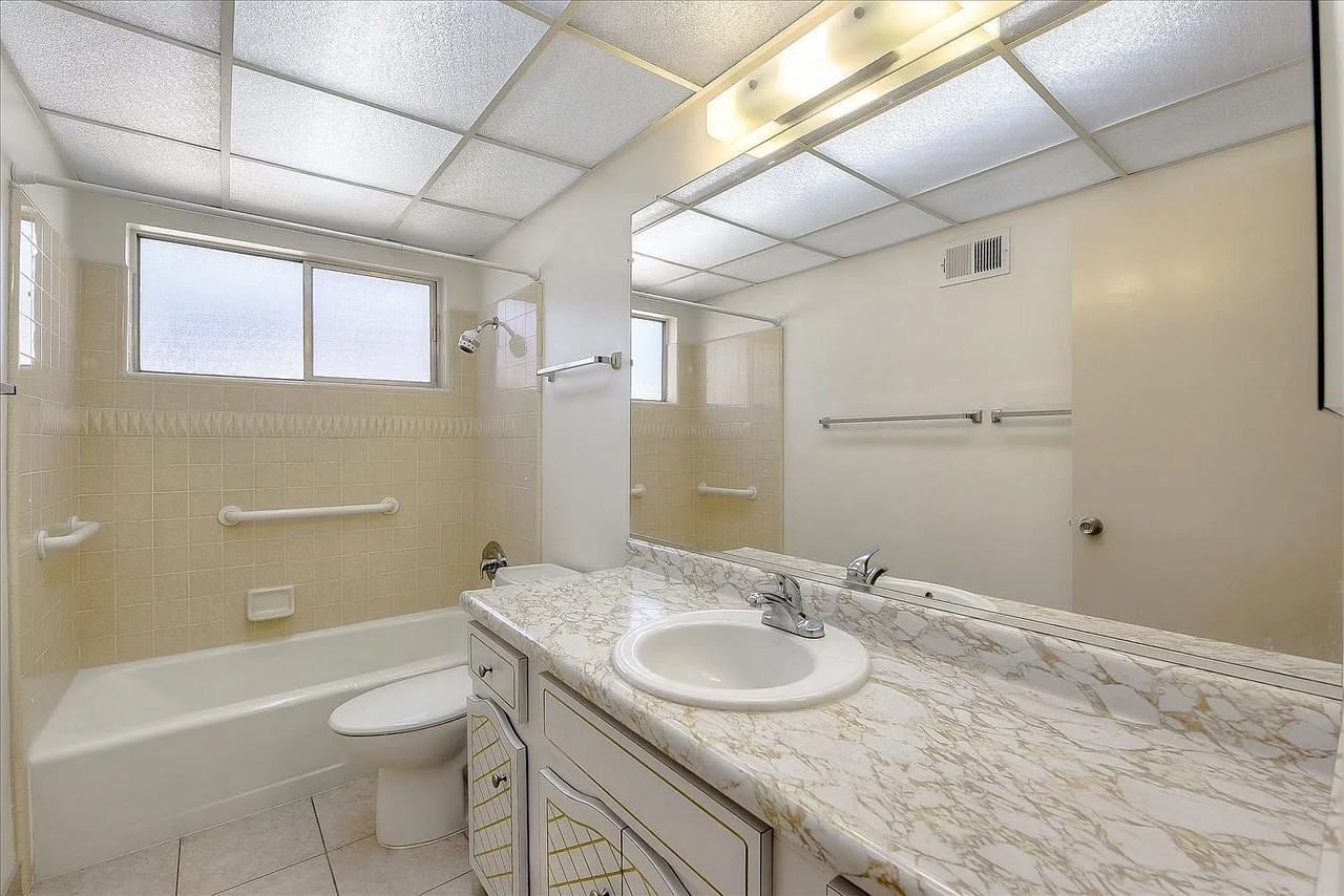 2044 Mcdaniel Ave - Photo 7 of 10