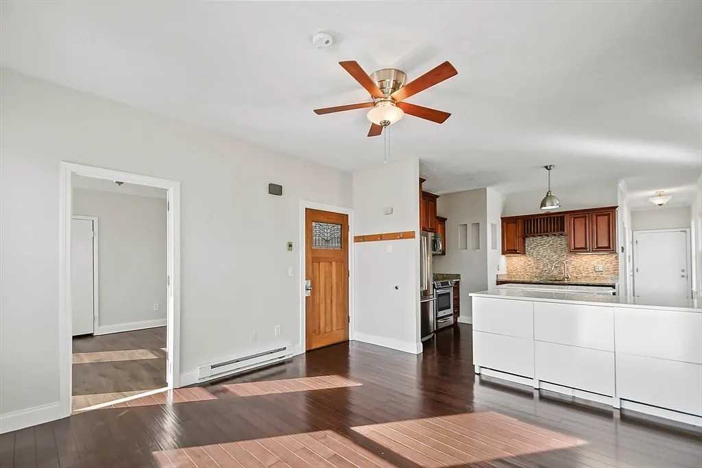 52 Providence St - Photo 4 of 14