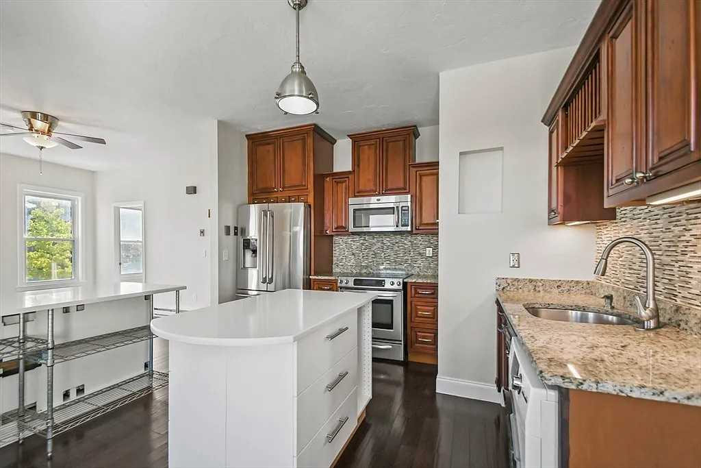 52 Providence St - Photo 6 of 14