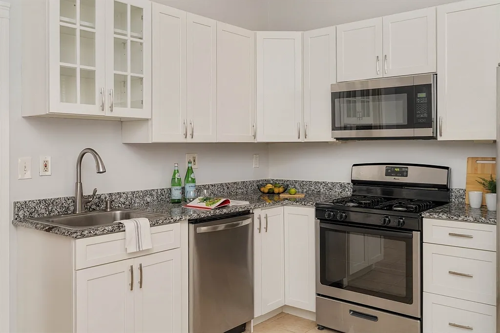 19 Royal St #5 - Photo 7 of 13