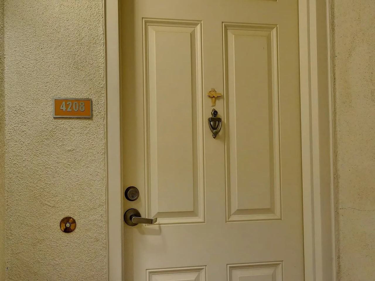 401 Crescent Ct - Photo 4 of 11