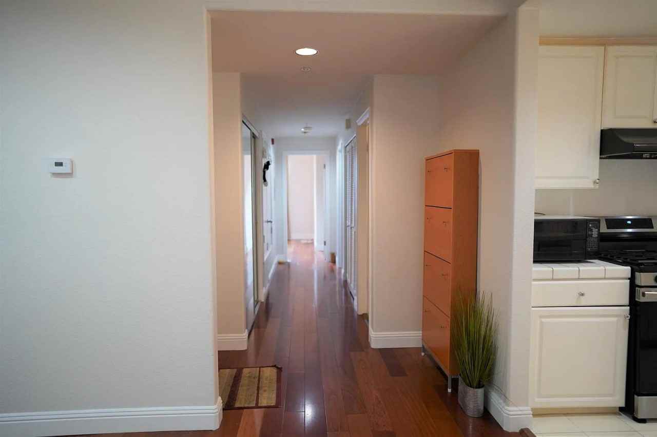 421 Stoneridge Ln - Photo 2 of 12