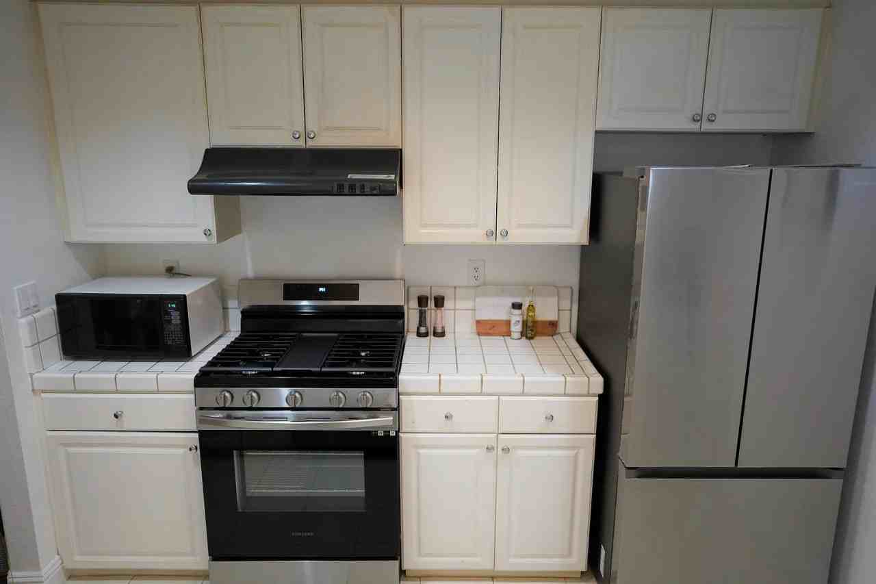 421 Stoneridge Ln - Photo 5 of 12