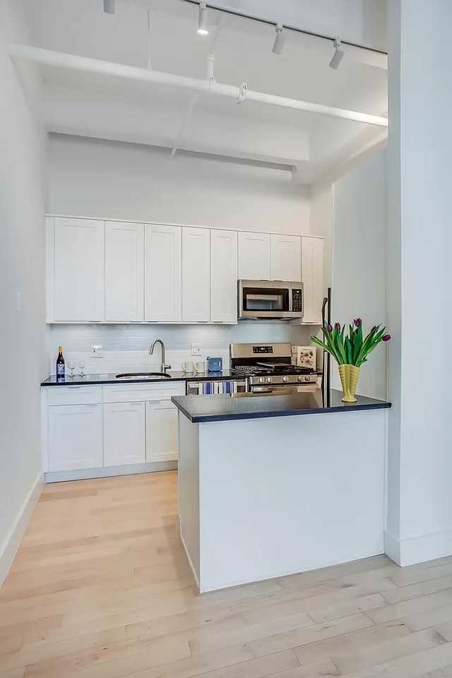 970 Kent Ave - Photo 2 of 7