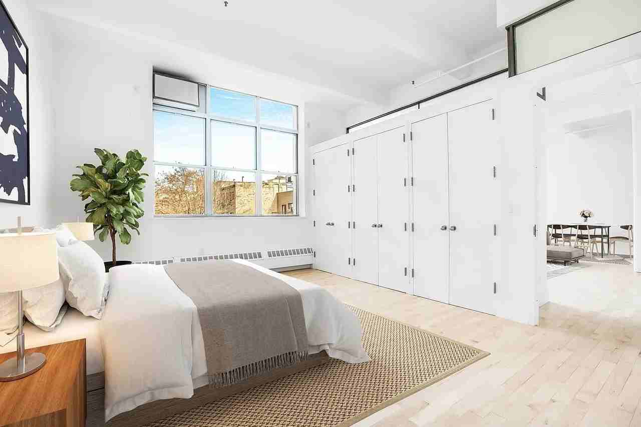 970 Kent Ave - Photo 3 of 7