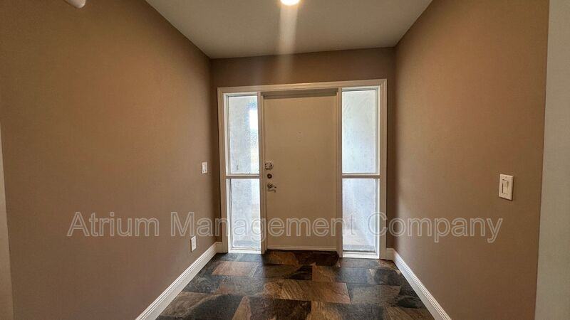 616 Iris St - Photo 3 of 32