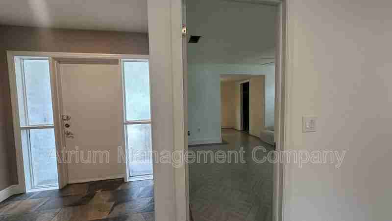 616 Iris St - Photo 7 of 32