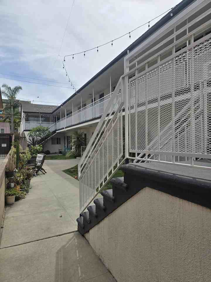 1022 E 1st St #7 - Photo 2 of 19