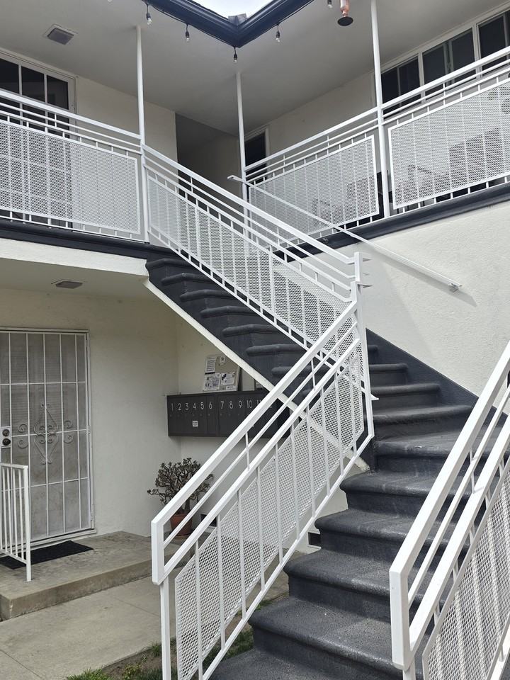 1022 E 1st St #7 - Photo 3 of 19