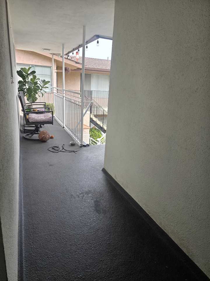 1022 E 1st St #7 - Photo 6 of 19