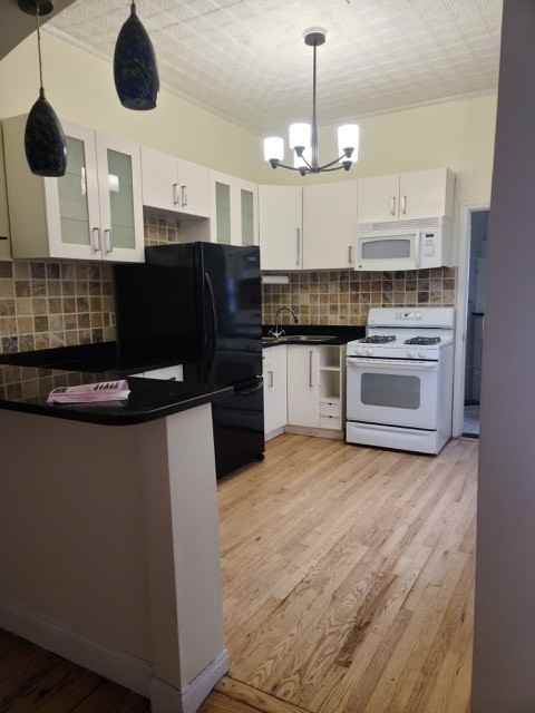 710 6th St #1 - Photo 2 of 9