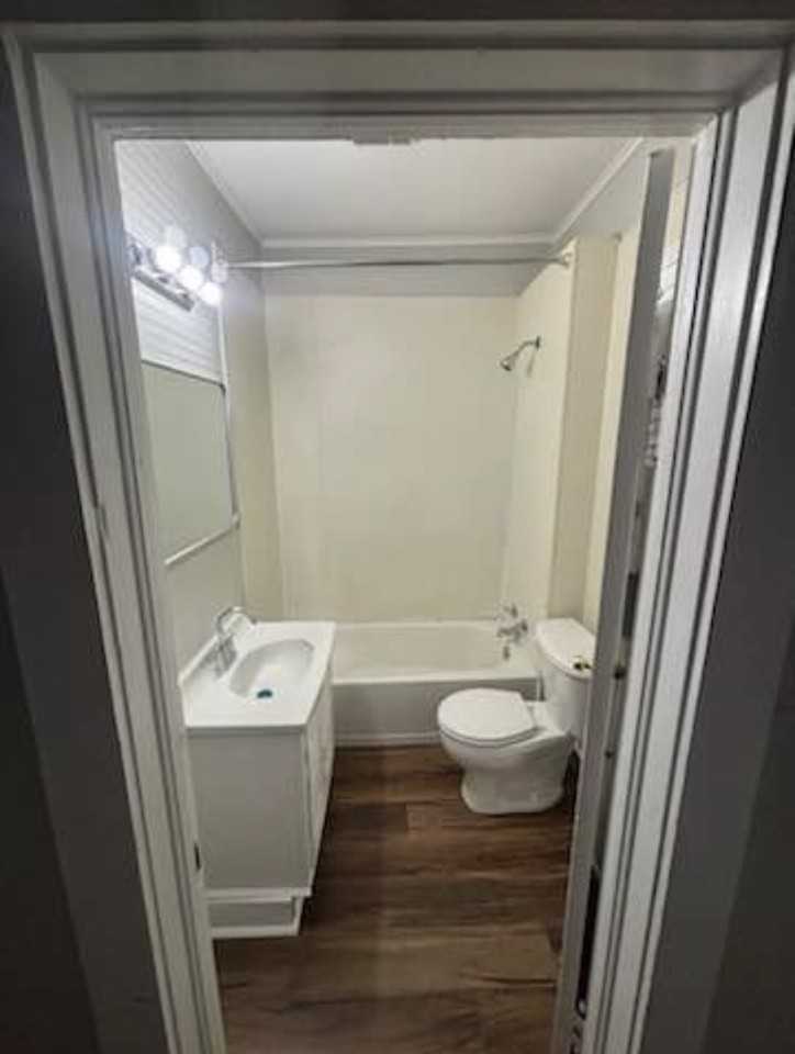 1100 Avenue A #NA - Photo 5 of 9