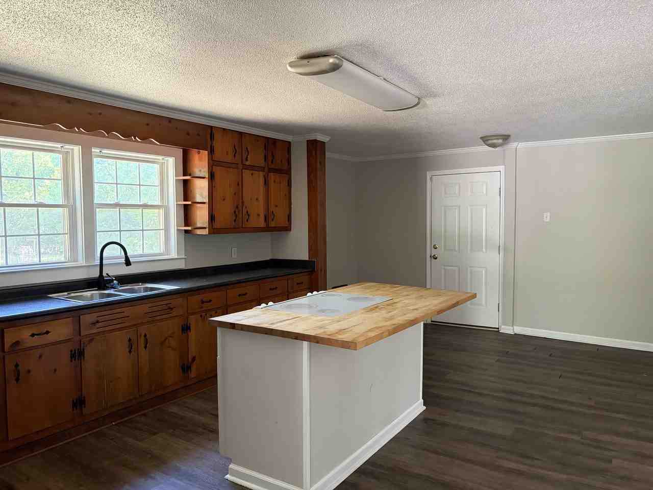 232 Florence St #NA - Photo 3 of 9