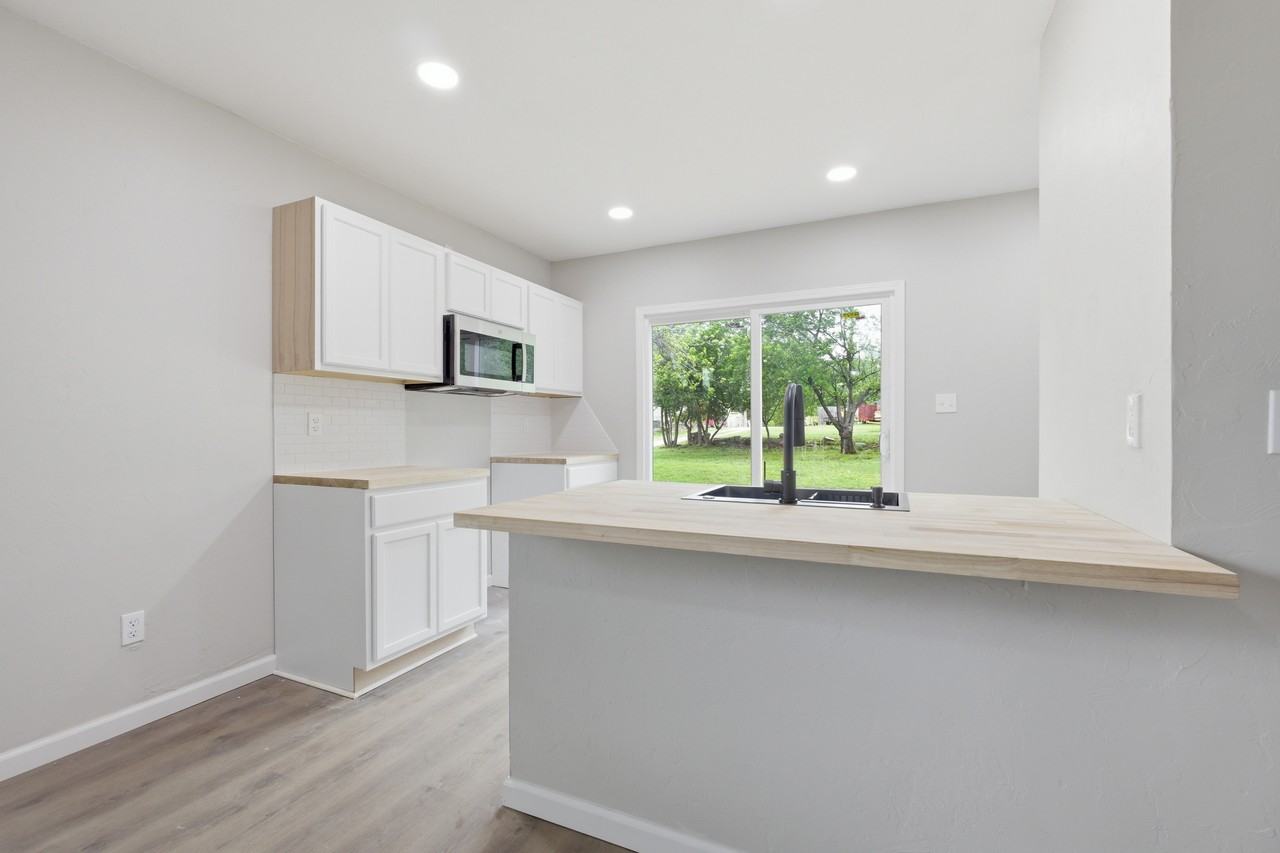 1217 S 12th St #NA - Photo 2 of 11