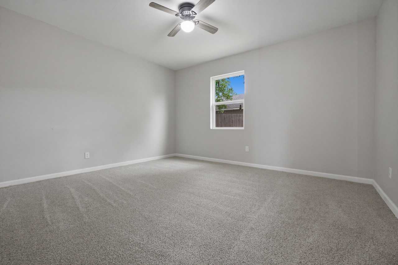 1217 S 12th St #NA - Photo 5 of 11